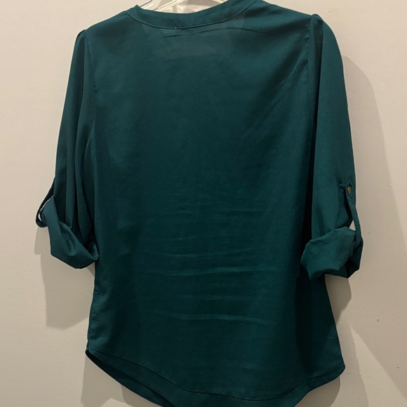 Elegant Hunter Green Button-Down Shirt for Women - Picture 2 of 9